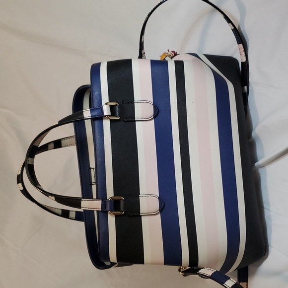 Kate Spade leather handbag w/matching wallet in pristine condition! - Picture 4 of 9